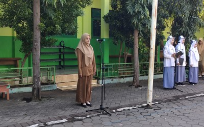 UPACARA BENDERA RUTIN